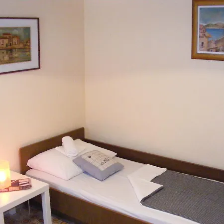 Petra Apartamento Tribalj